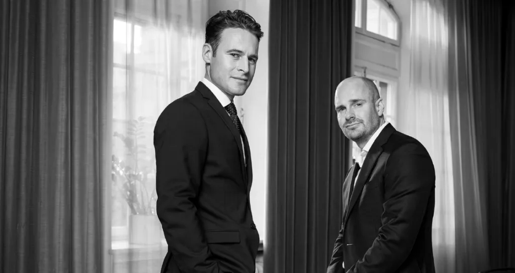 Gustaf Leijonhuvud and Johan Skog discussing around dispute resolution and risk analysis.